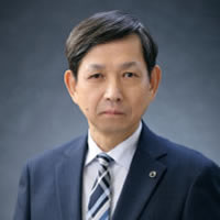 ナノテラス共創推進機構長<br>東北大学 理事・副学長 湯上浩雄